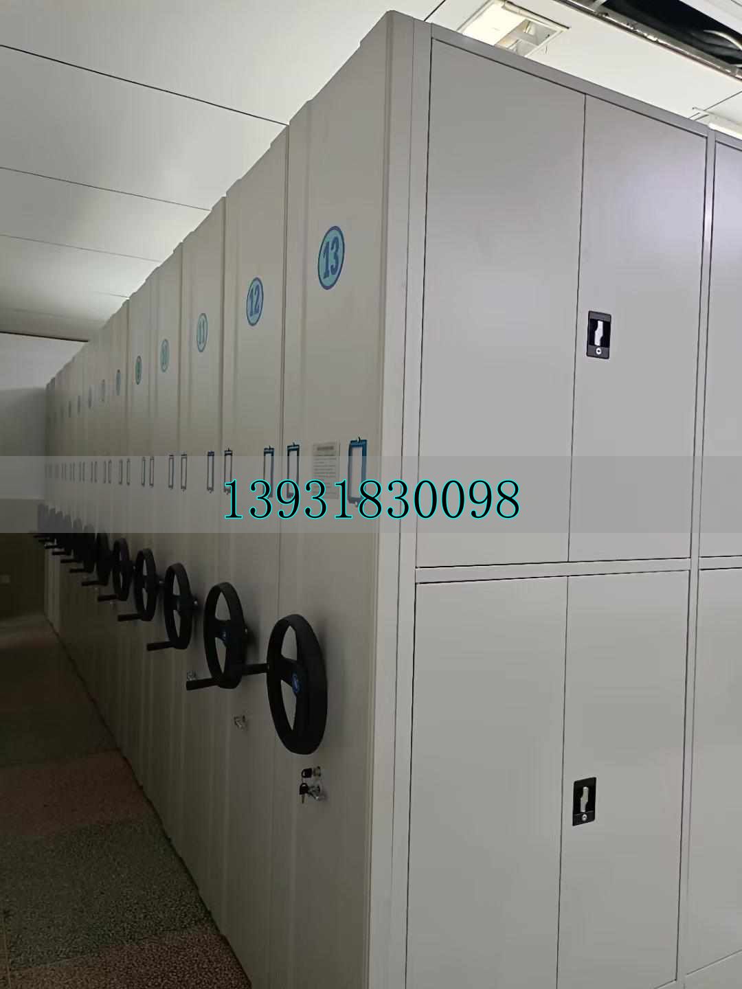 博物馆手动密集架_密集档案架_家装博物架隔断效果图